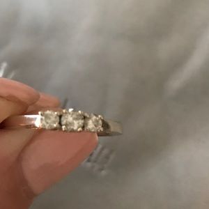 Diamond ring set in 14k white gold